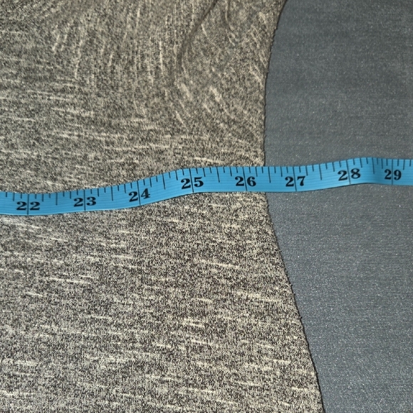 Lily Morgan Women's 2X Gray and White Tunic Top - Picture 3 of 4